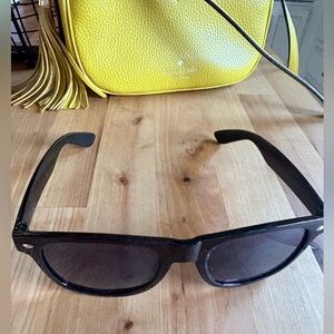 ⛵️ Sunset Sail 5/$15 Ketel One Vodka Sunglasses 🕶️